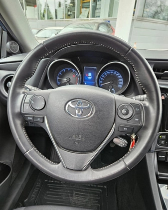 Toyota Auris cena 63500 przebieg: 76000, rok produkcji 2015 z Bodzentyn małe 232